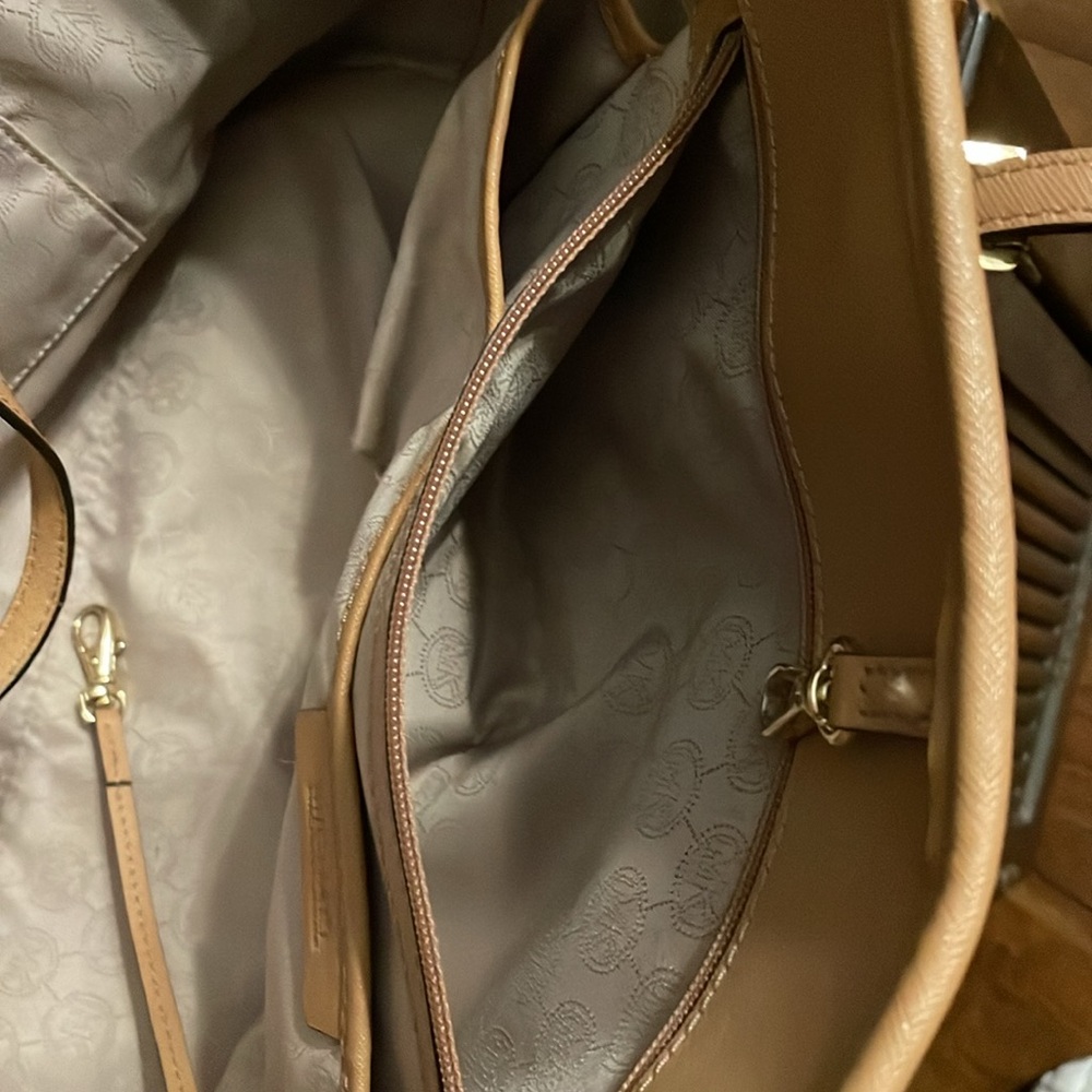 Michael Kors Jet Set Tan and Black Block Tote Bag - Picture 8 of 13